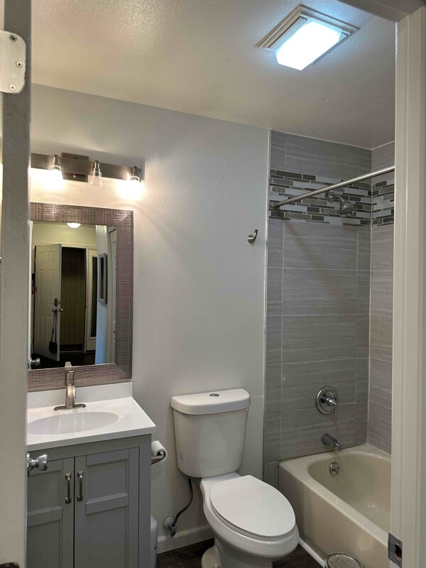 Building Photo - 1930 Congress Cir