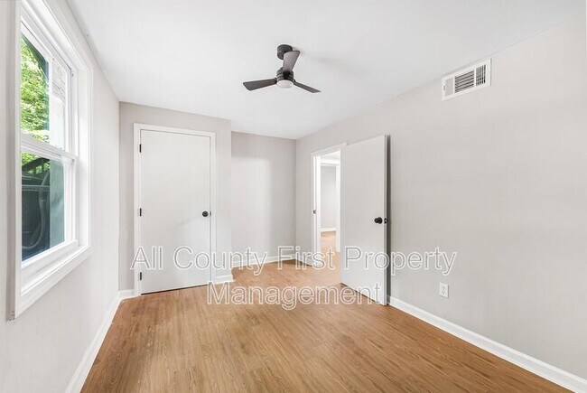 Building Photo - 2845 3rd Ave SW