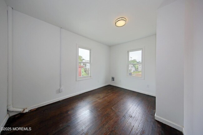 Building Photo - 48 Barberie Ave