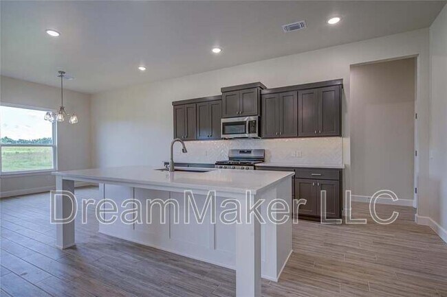 Building Photo - 207 Hope Ave