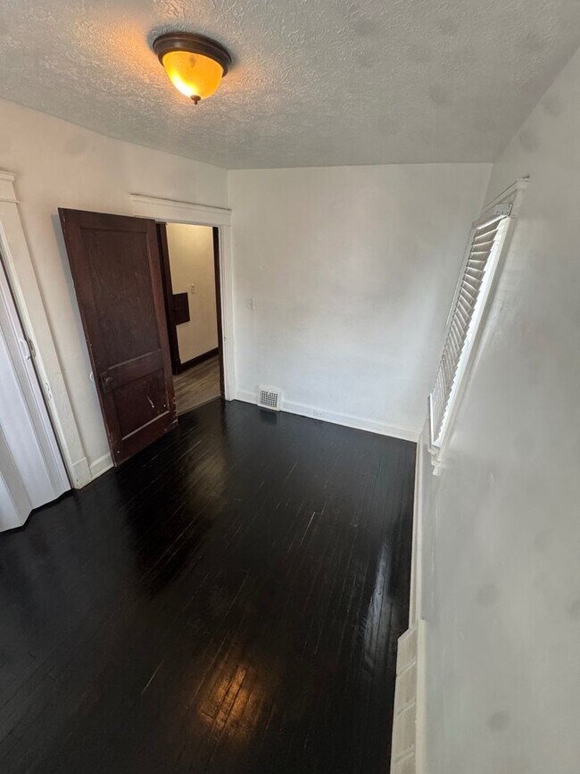 Building Photo - 2217 W 105th St