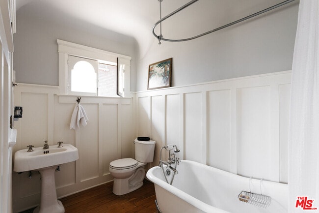 Building Photo - 1046 W Kensington Rd