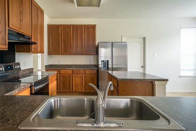 Building Photo - 612 Dark Tree Ln