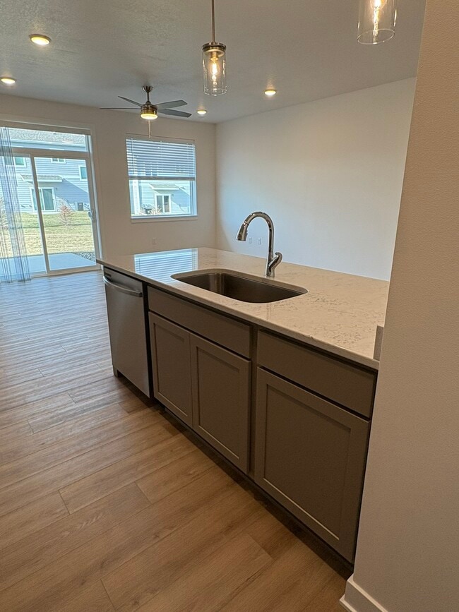 Building Photo - 216 Nw Waverly Dr