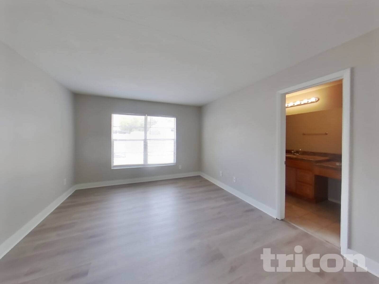 Building Photo - 1020 Red Oak Cir