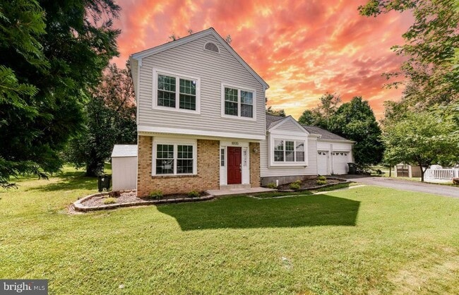 Building Photo - 10135 Forest Hill Cir