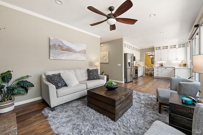 Building Photo - Two Level Home in Windsor with 4 Bedroom and 3 full Bath