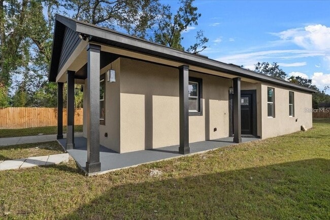 Building Photo - 724 W Crescent Dr