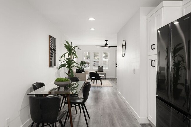 Building Photo - 1704-1710 Hanford Dr