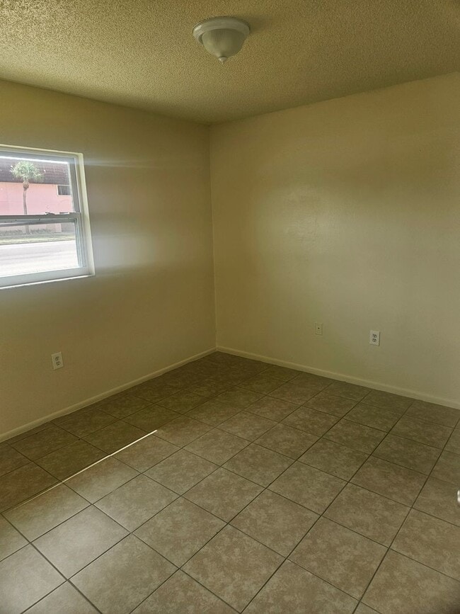Building Photo - 3/2 DUPLEX