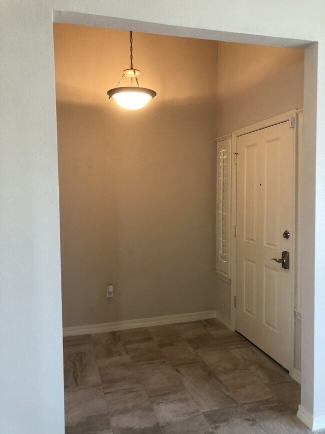 Building Photo - 6216 Lovebird Ln