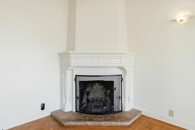 Building Photo - 685 47th Ave