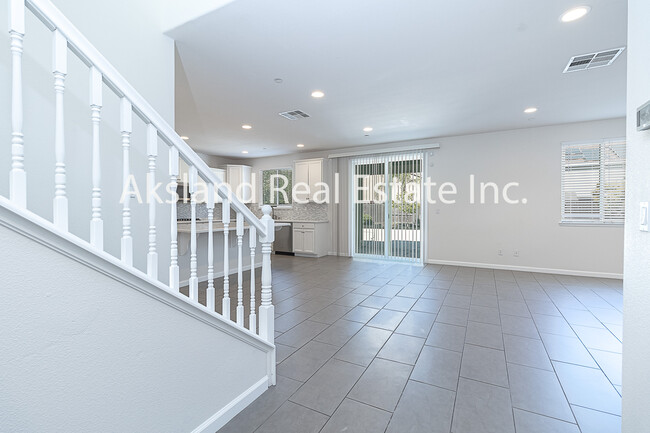 Building Photo - 2355 Azevedo Ave