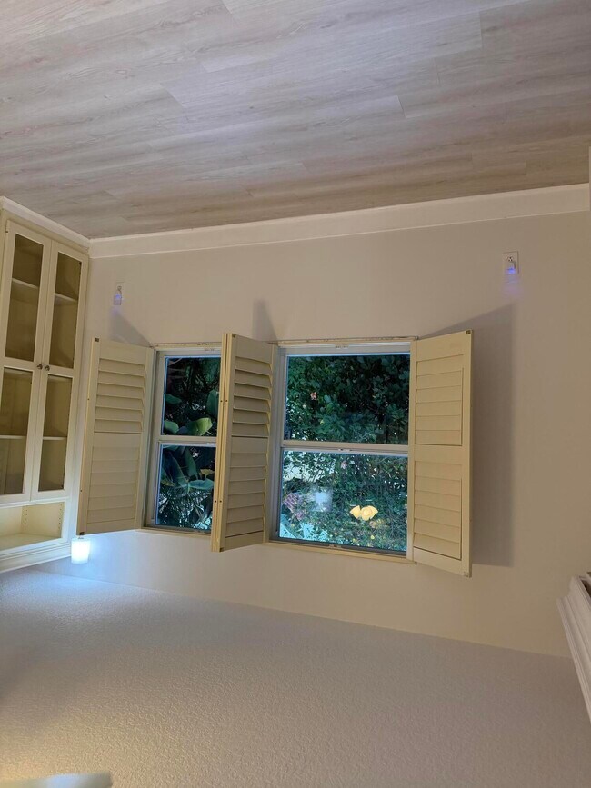 Building Photo - 1343 Lake Breeze Dr