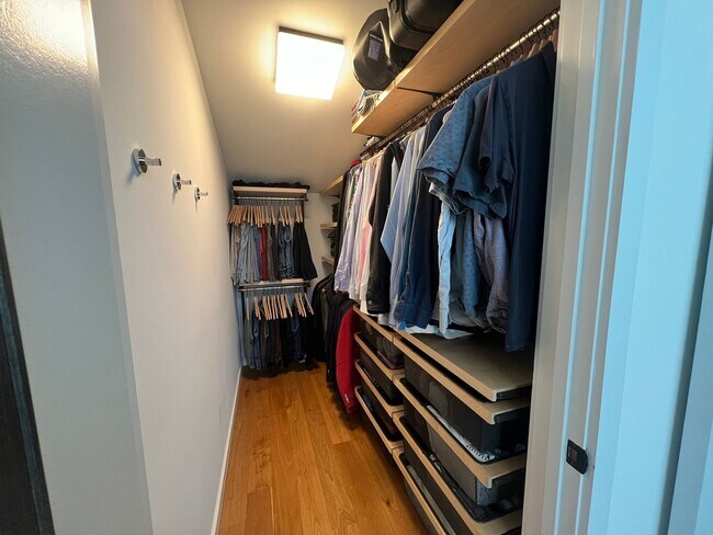 Building Photo - Trendy 1 Bedroom + den in Truxton Circle| Water included!
