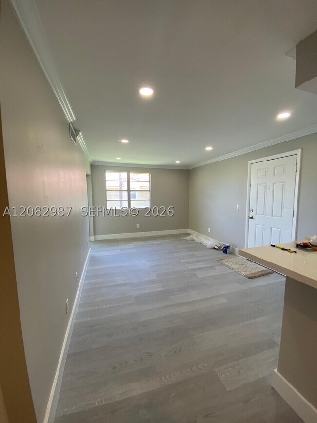 Building Photo - 1257 SW 46th Ave