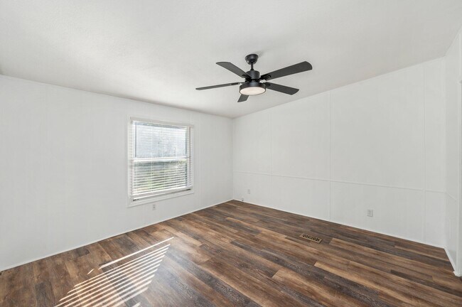 Building Photo - 264 Pinelog St