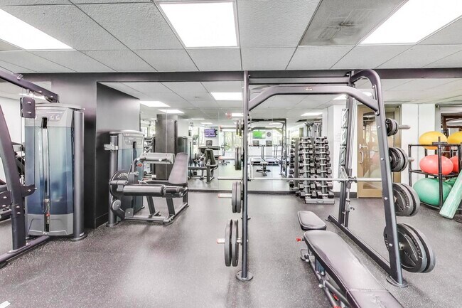 Building Photo - 400 N La Salle Dr