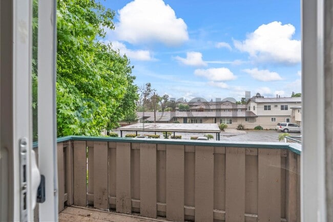 Building Photo - 1185 Meadow Ln