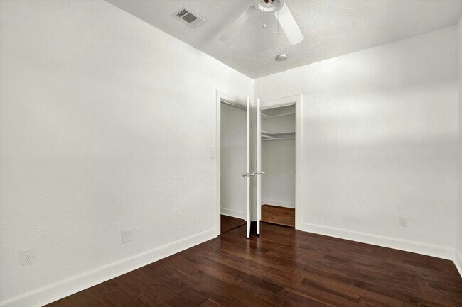 Building Photo - 1614 N Osceola Ave