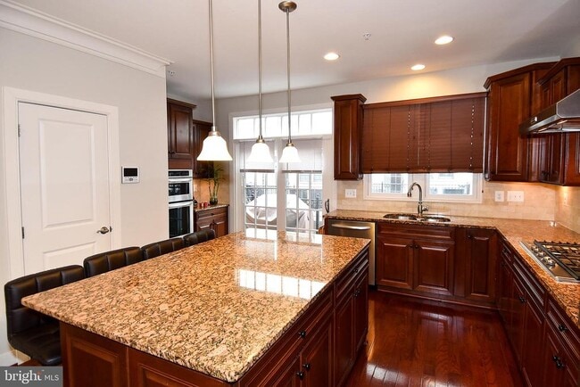 Building Photo - 4531 Westhall Dr