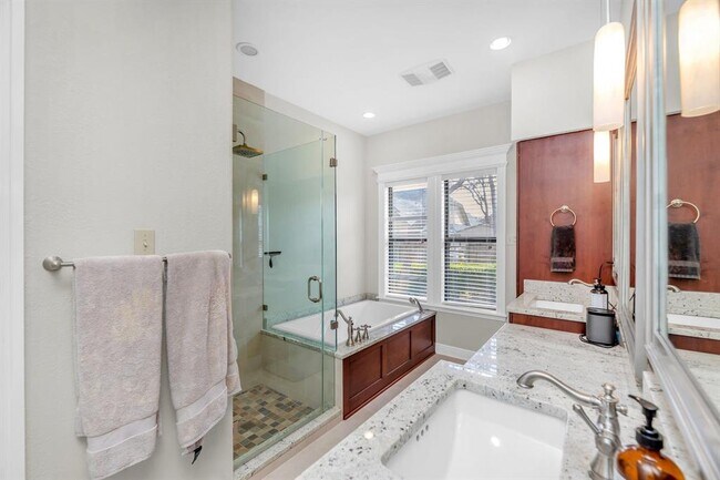 Building Photo - 927 Blue Spring Cir
