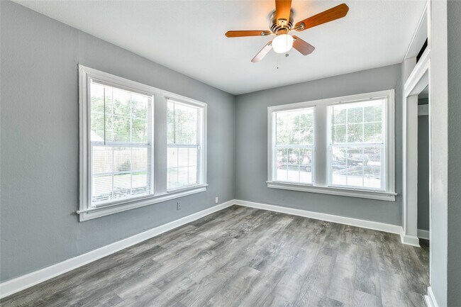 Building Photo - 4615 Schroeder St