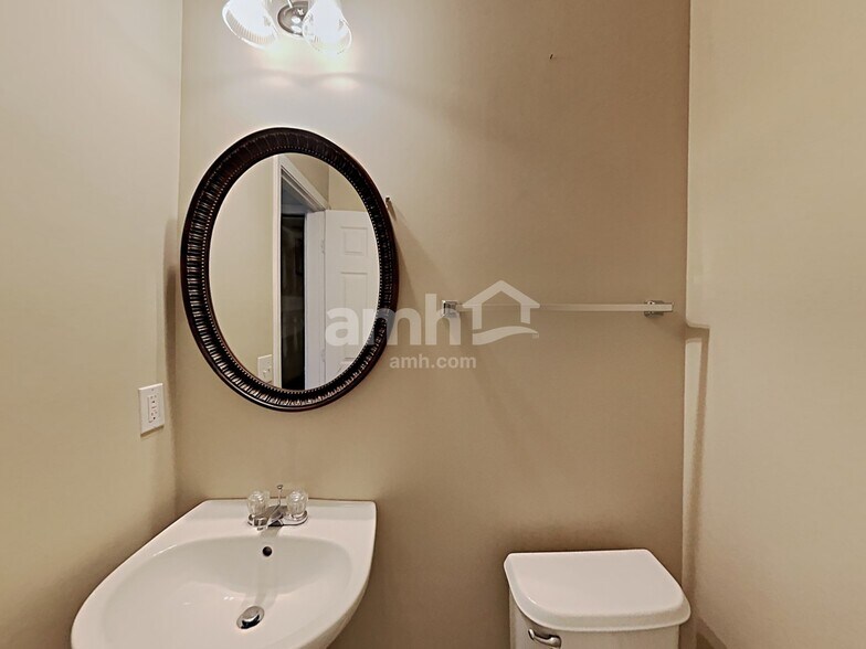 Building Photo - 2774 Jordan Ln