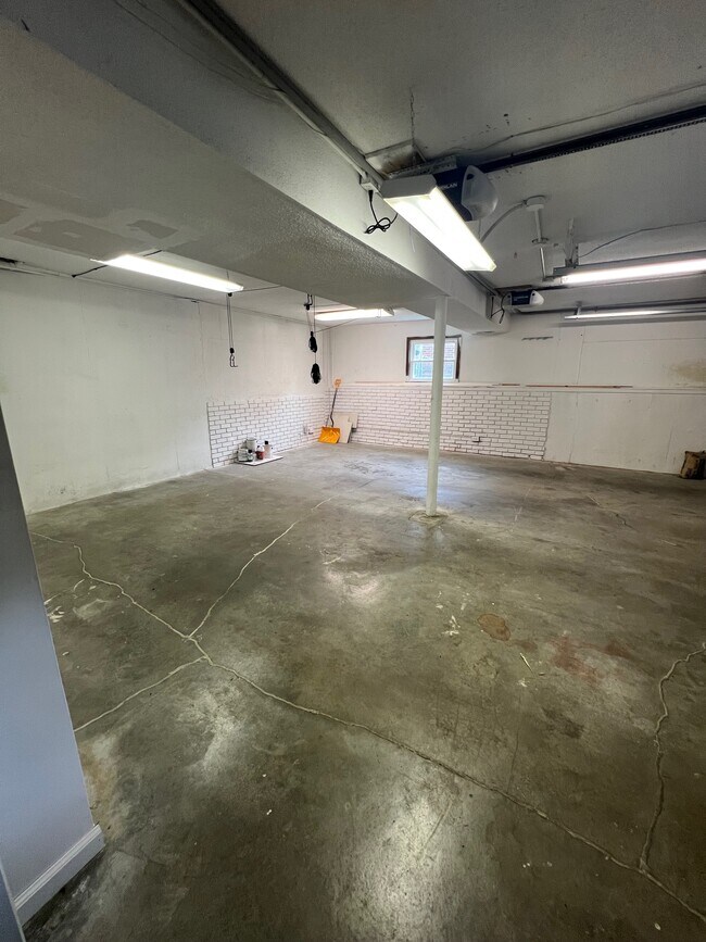 Building Photo - 304 Lawson Dr