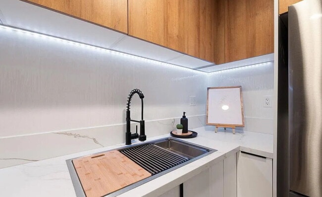 Building Photo - If you want the nicest unit on the market ...