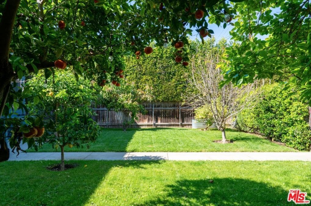 Building Photo - 2938 1/2 S La Salle Ave