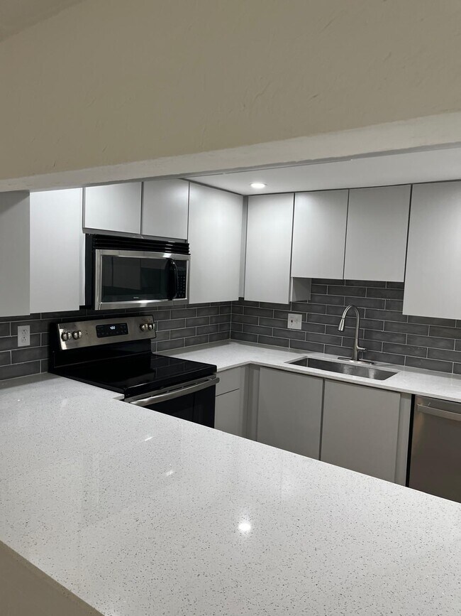 Building Photo - 9441 Live Oak Pl