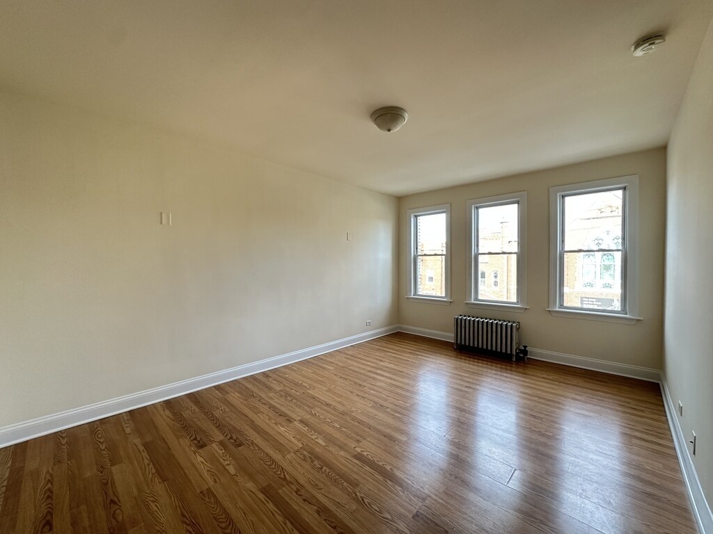Building Photo - 2600 N Kimball Ave