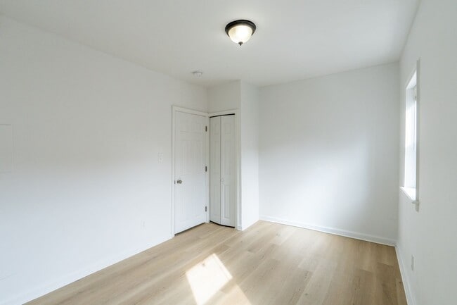 Building Photo - Newly rehabbed with central air