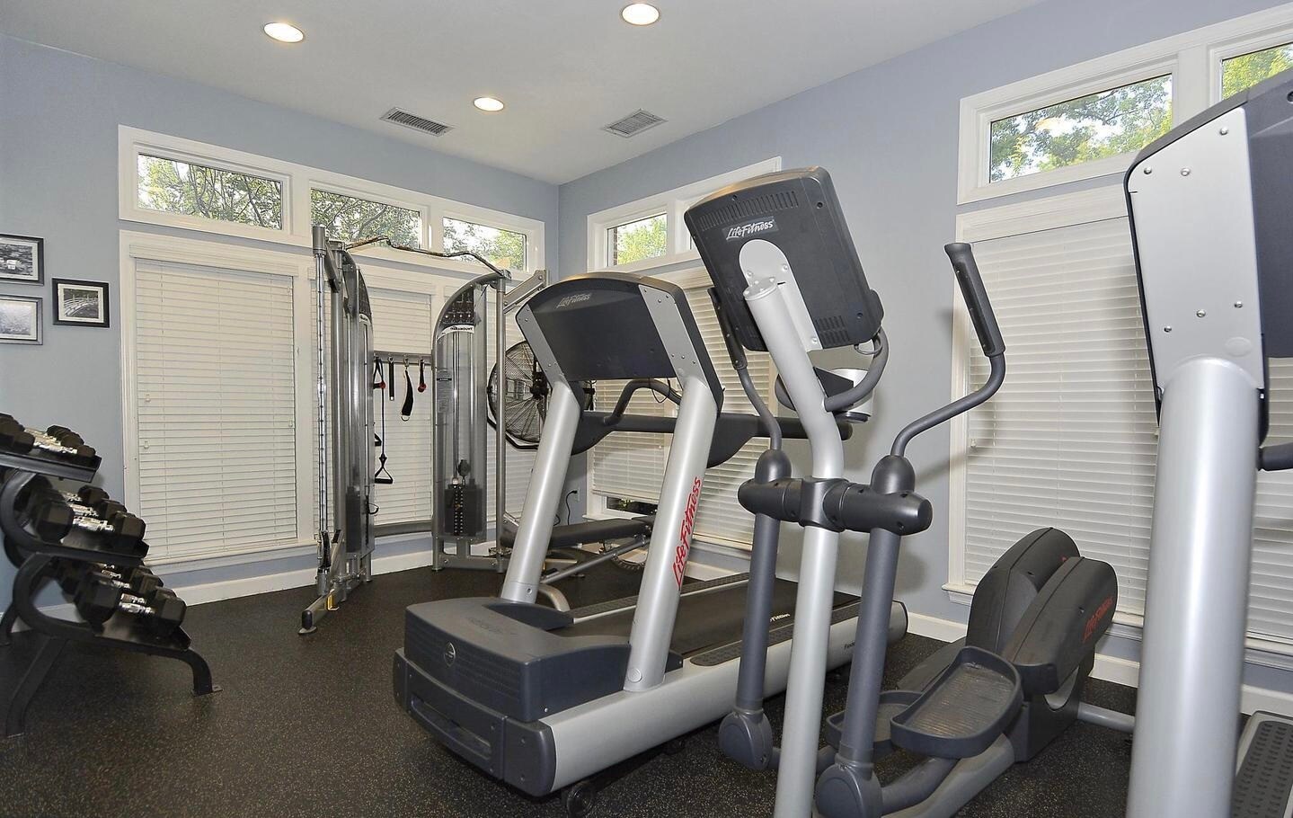 Building Photo - 1716 Lake Shore Crest Dr