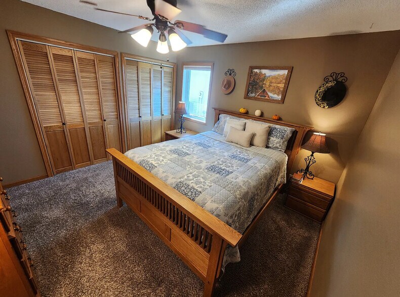 Building Photo - 210 NE 12th Street Pl