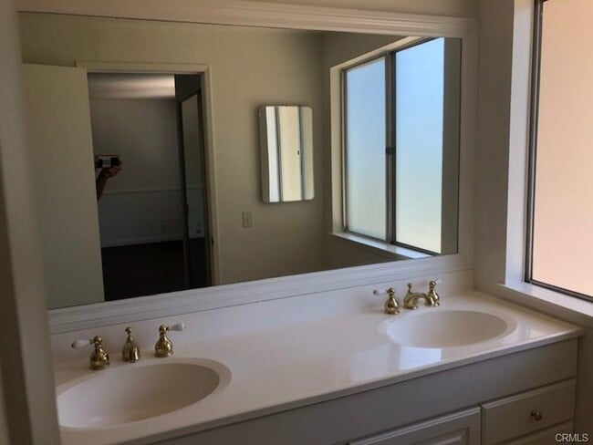 Building Photo - 26622 Saddleback Dr