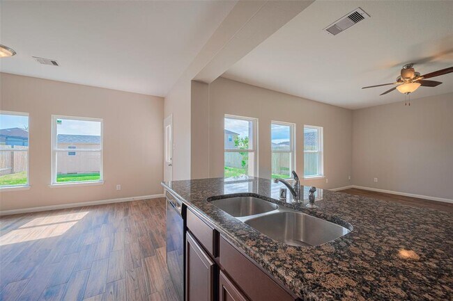 Building Photo - 5123 Oak Briar Ln