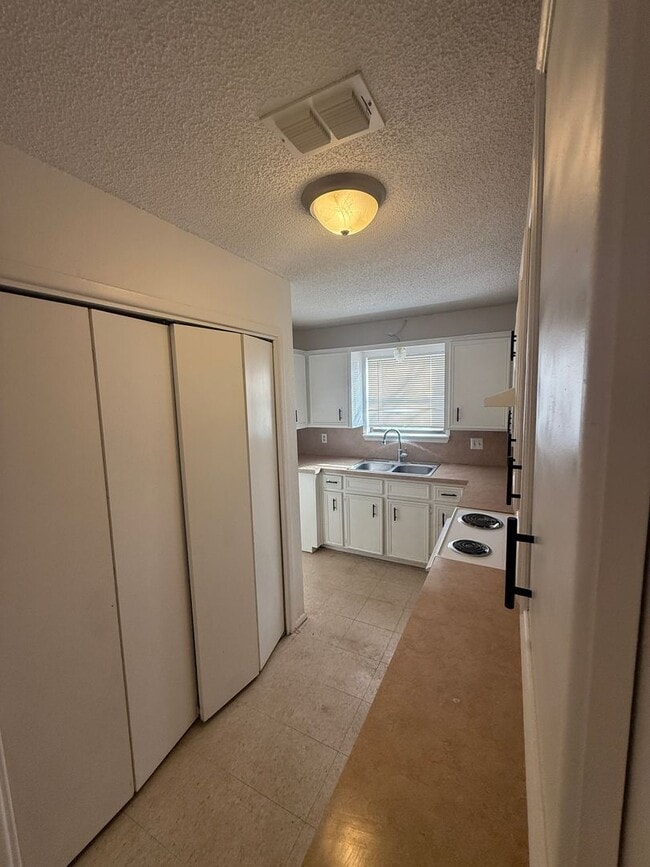 Building Photo - 1610 28th St