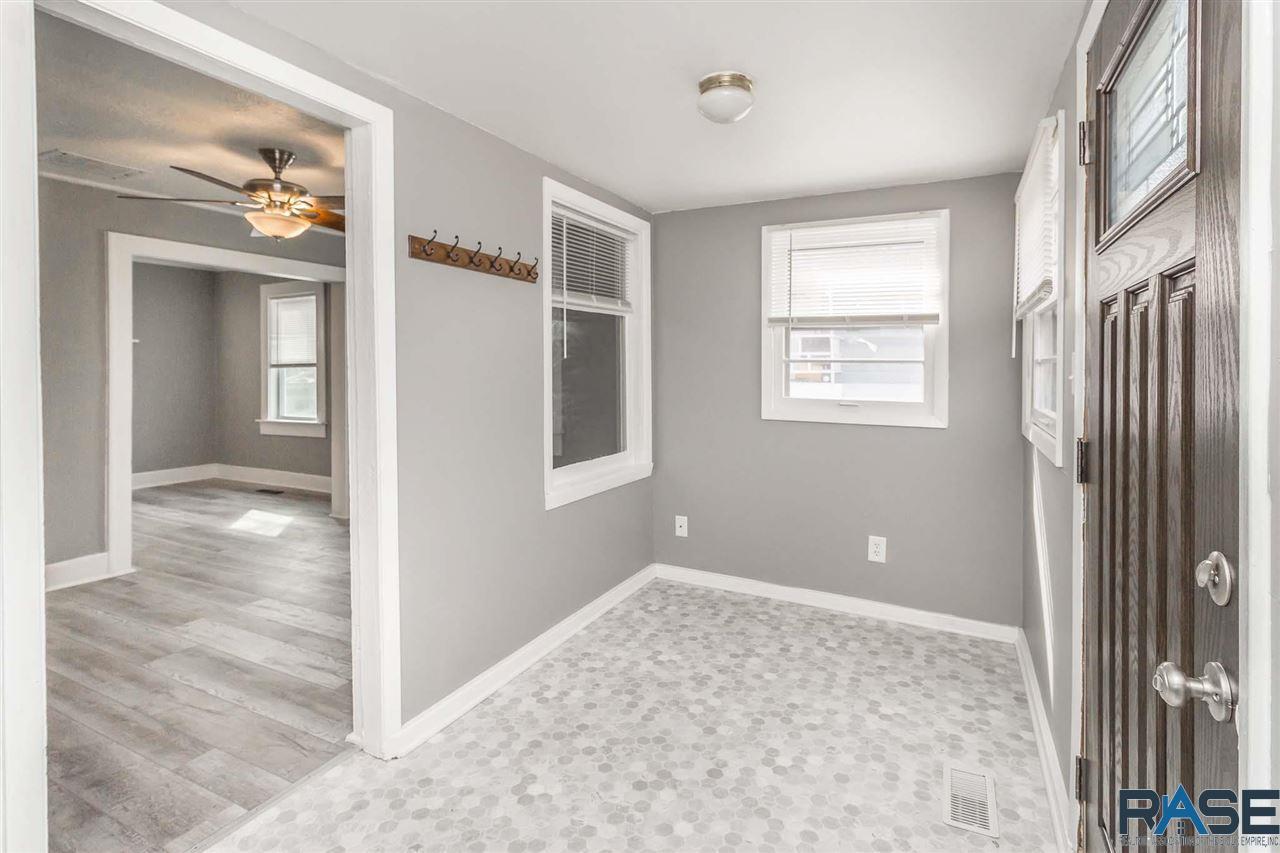 Front entrance/porch - 926 N Walts Ave