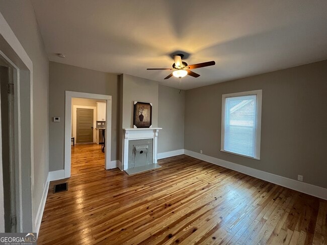 Building Photo - 14 Hazel St