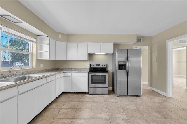 Building Photo - 333 72nd Ave