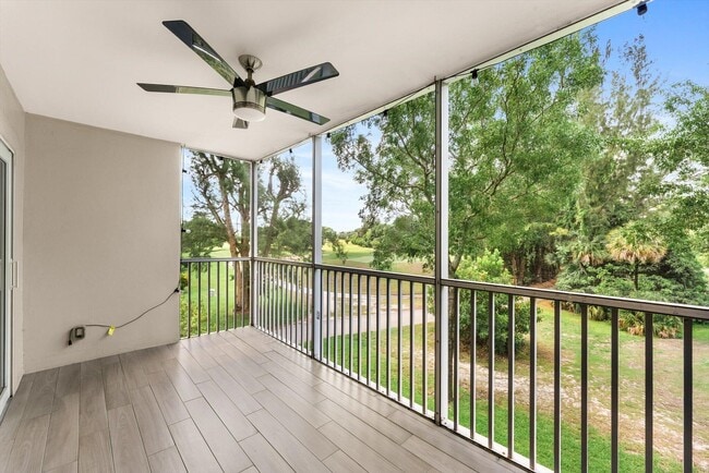 Building Photo - 3200 N Palm Aire Dr