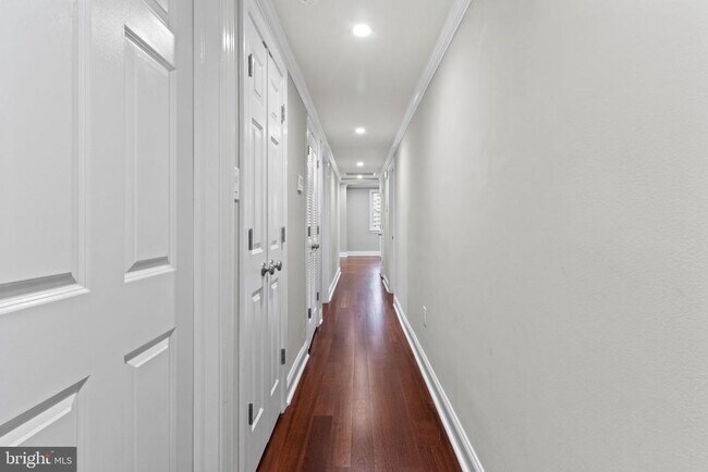 Building Photo - 1901 Walnut St