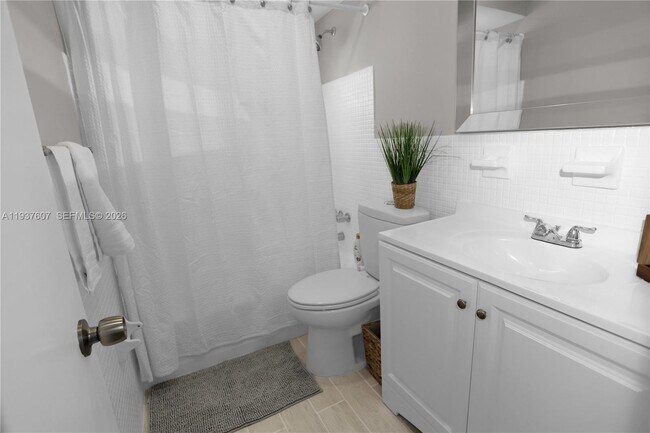 Building Photo - 1225 NE 136th Terrace