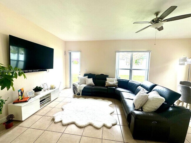 Building Photo - 9050 SW 170th Ct