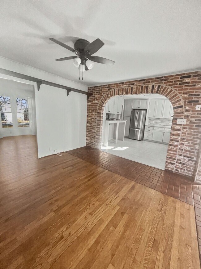 Building Photo - Charming Brick Ranch Home in Woodlea Acres