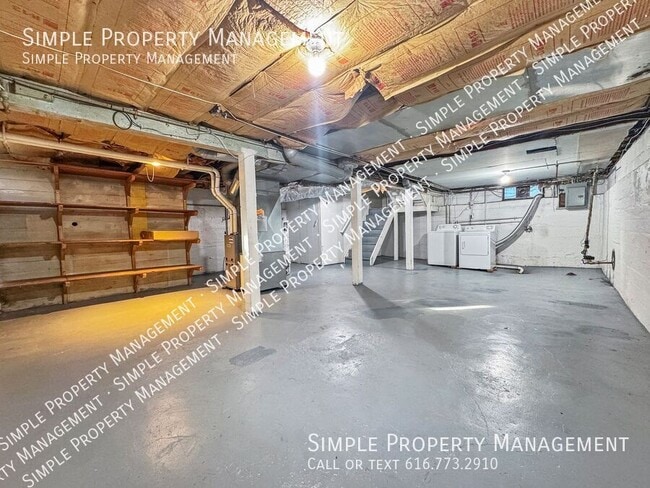 Building Photo - 1246 Dickinson St SE