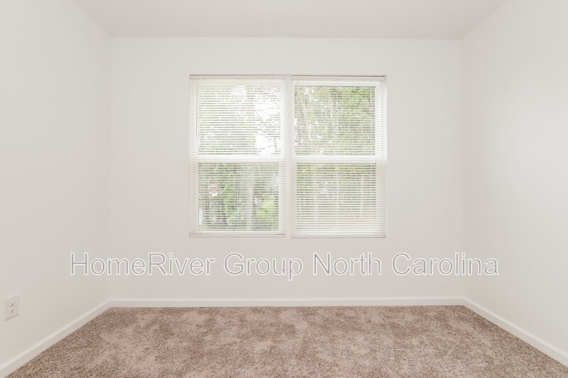 Building Photo - 830 Graylyn Dr