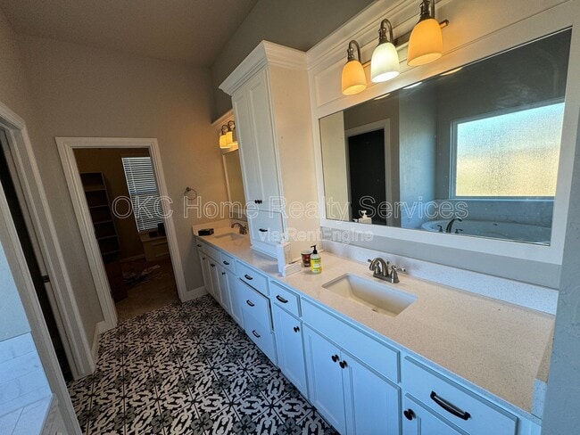 Building Photo - 5709 Asheville Wy